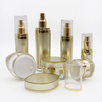 Conjunto de embalagens cosméticas estampadas a quente com bomba de tampa Pc308