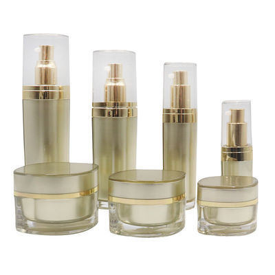 Conjunto de embalagens cosméticas estampadas a quente com bomba de tampa Pc308